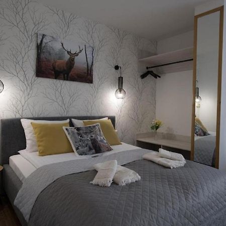 Bialy Jelen Z Basenem I Jacuzzi Bed & Breakfast Ostrowsko Dış mekan fotoğraf