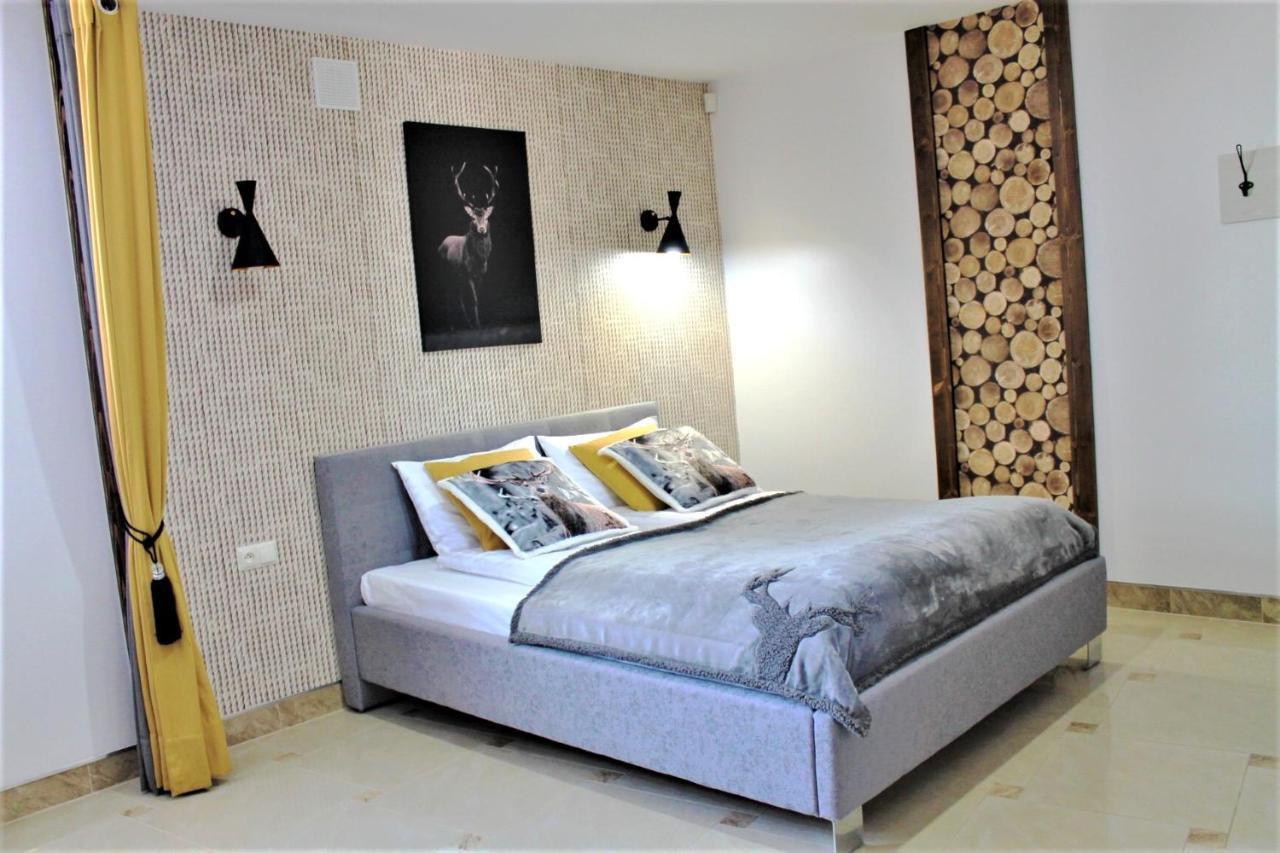 Bialy Jelen Z Basenem I Jacuzzi Bed & Breakfast Ostrowsko Dış mekan fotoğraf