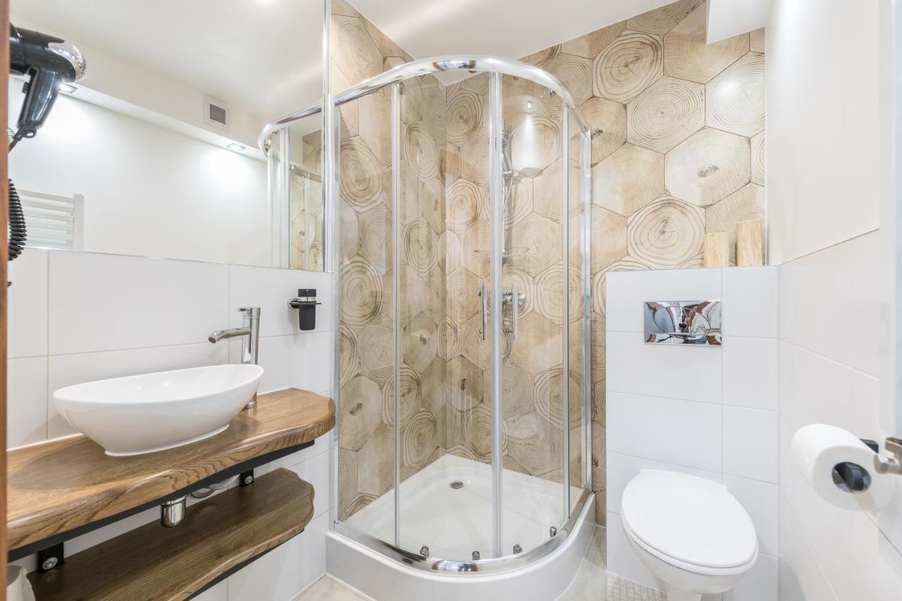 Bialy Jelen Z Basenem I Jacuzzi Bed & Breakfast Ostrowsko Dış mekan fotoğraf