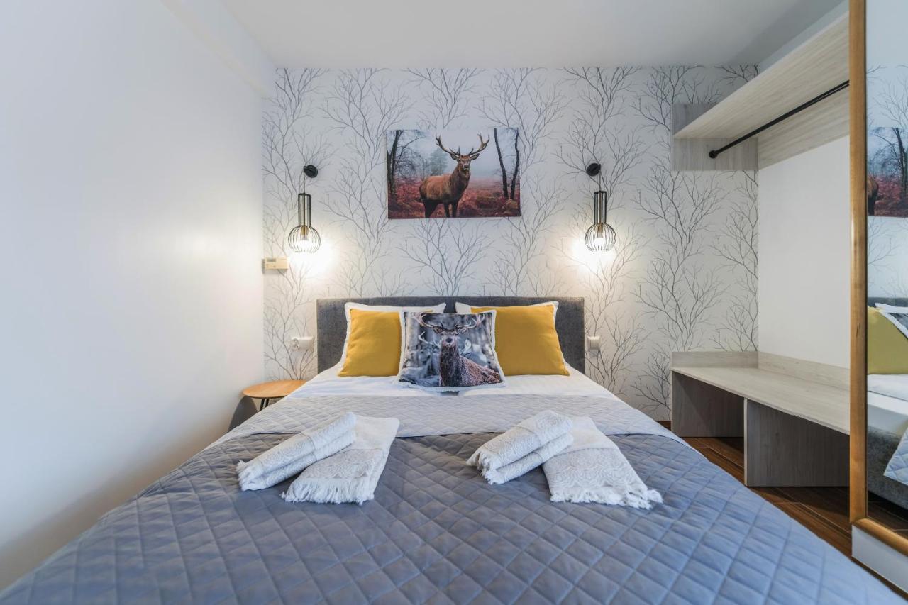 Bialy Jelen Z Basenem I Jacuzzi Bed & Breakfast Ostrowsko Dış mekan fotoğraf