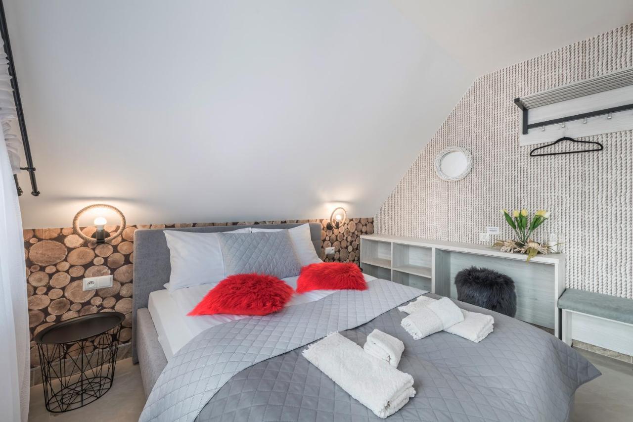 Bialy Jelen Z Basenem I Jacuzzi Bed & Breakfast Ostrowsko Dış mekan fotoğraf