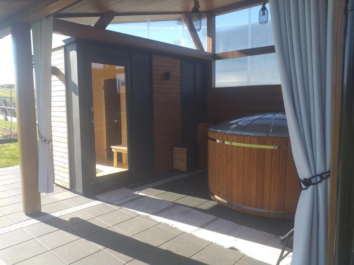 Bialy Jelen Z Basenem I Jacuzzi Bed & Breakfast Ostrowsko Dış mekan fotoğraf