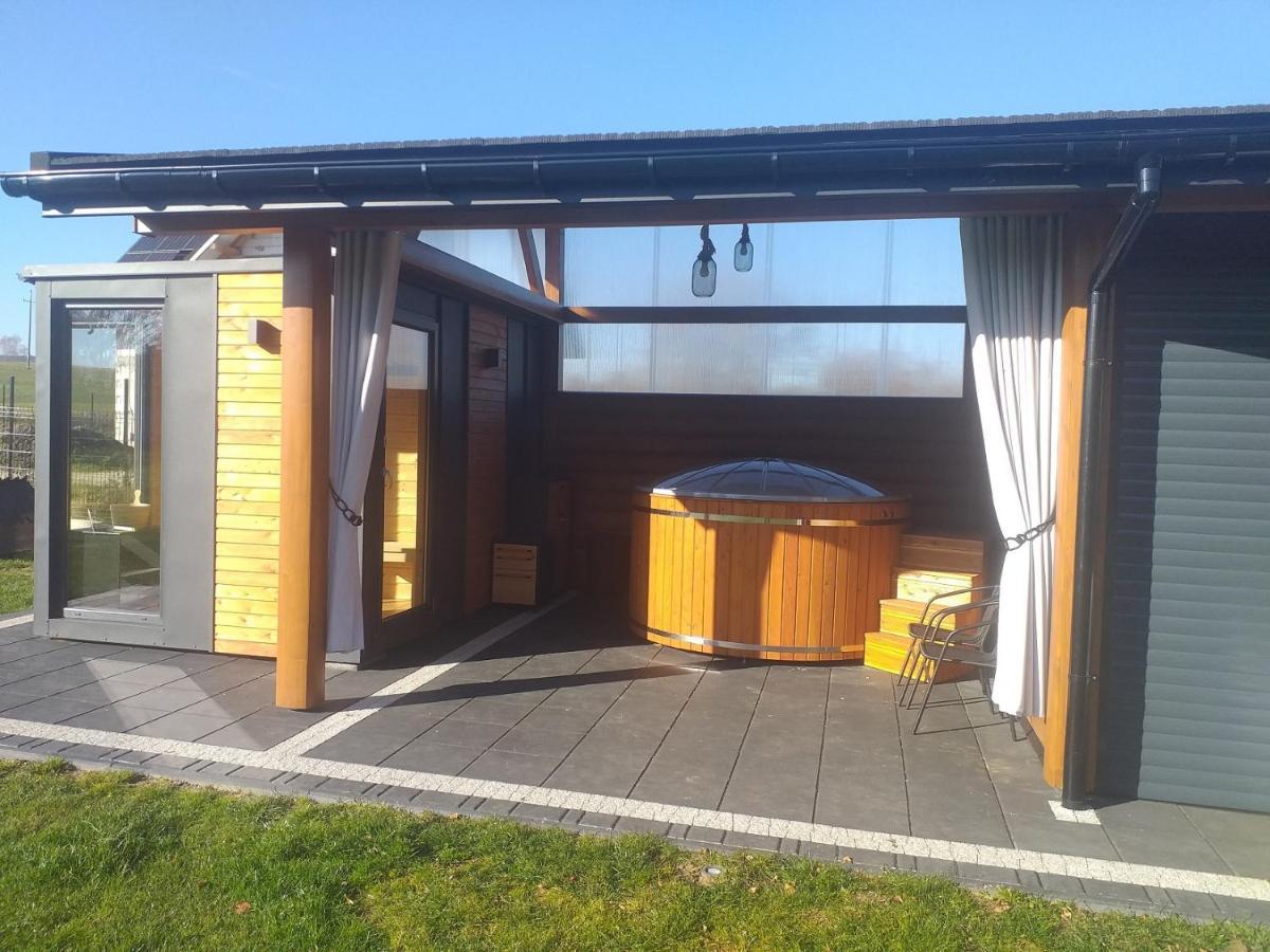 Bialy Jelen Z Basenem I Jacuzzi Bed & Breakfast Ostrowsko Dış mekan fotoğraf