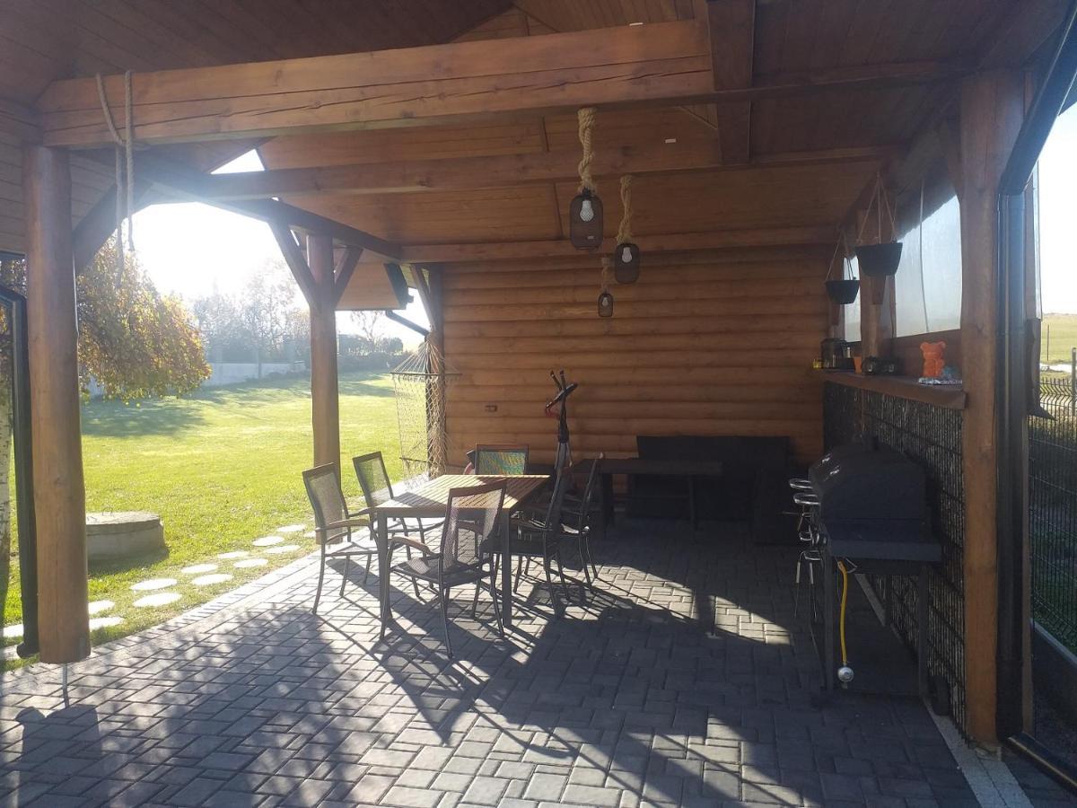 Bialy Jelen Z Basenem I Jacuzzi Bed & Breakfast Ostrowsko Dış mekan fotoğraf