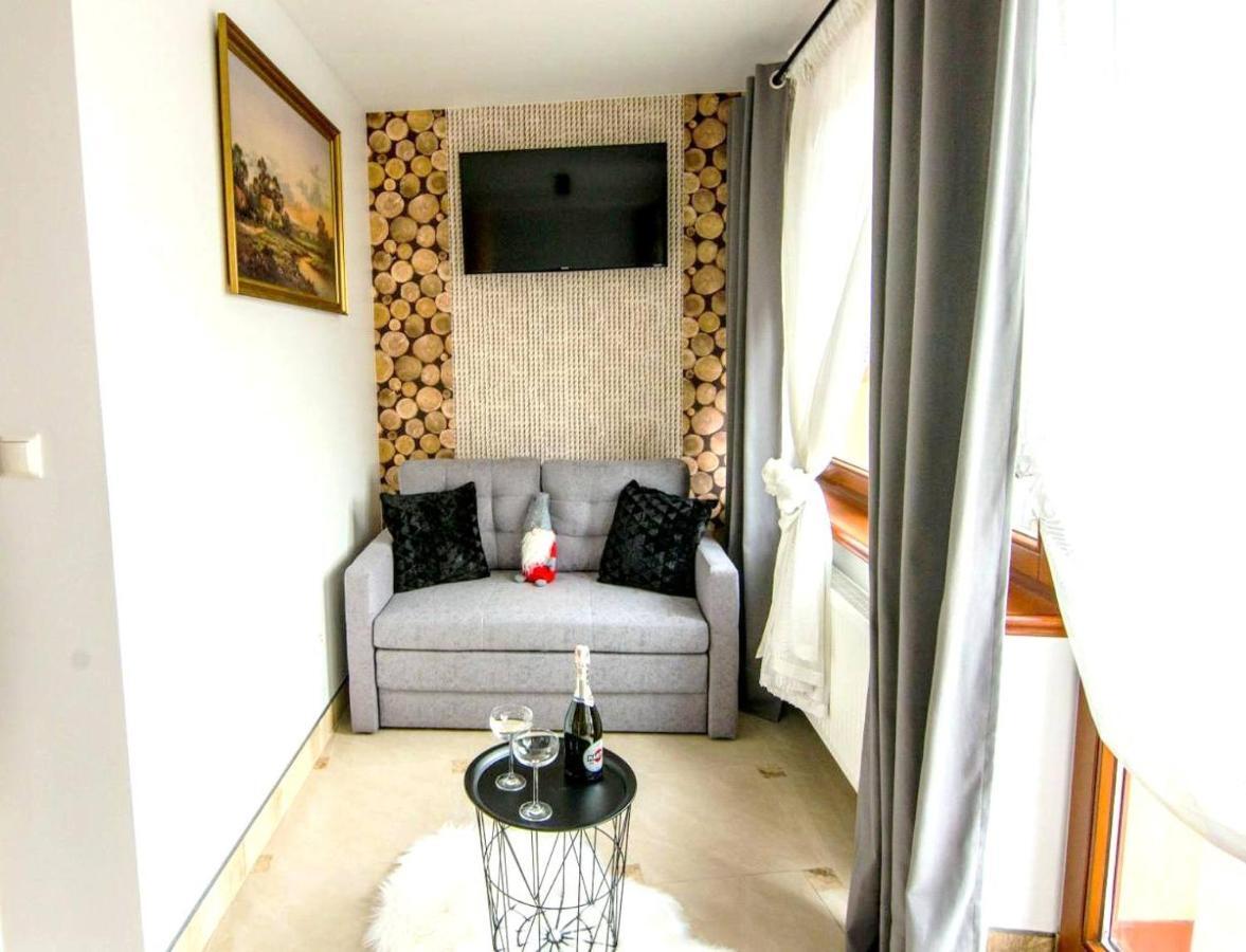 Bialy Jelen Z Basenem I Jacuzzi Bed & Breakfast Ostrowsko Dış mekan fotoğraf